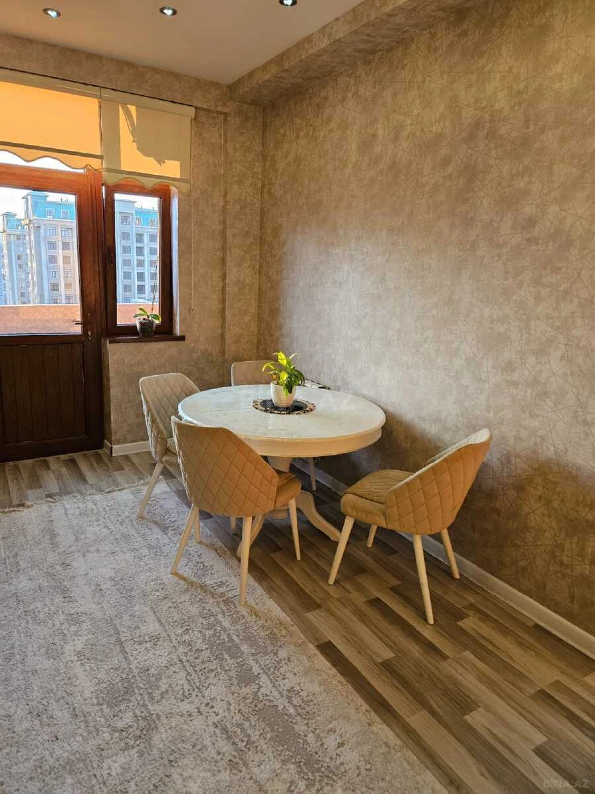 Satılır 3 otaqlı mənzil 137 m²