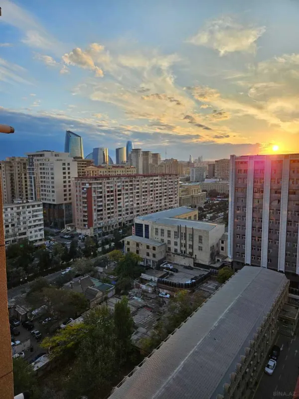 Satılır 3 otaqlı mənzil 137 m²