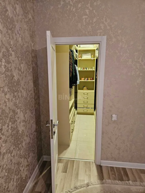Satılır 3 otaqlı mənzil 137 m²