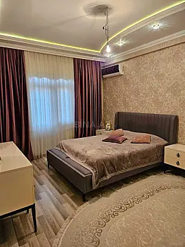 Satılır 3 otaqlı mənzil 137 m²