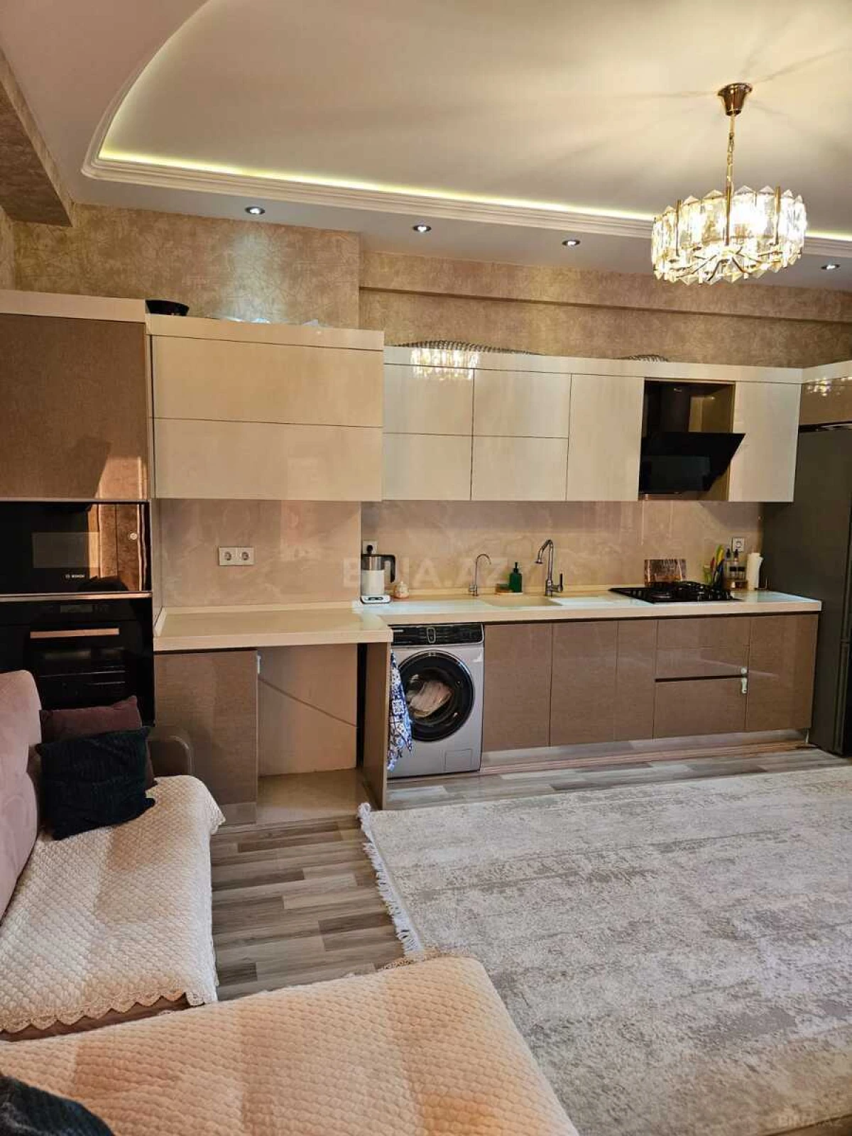Satılır 3 otaqlı mənzil 137 m²