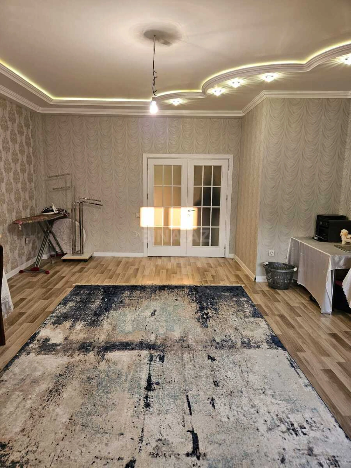 Satılır 3 otaqlı mənzil 137 m²