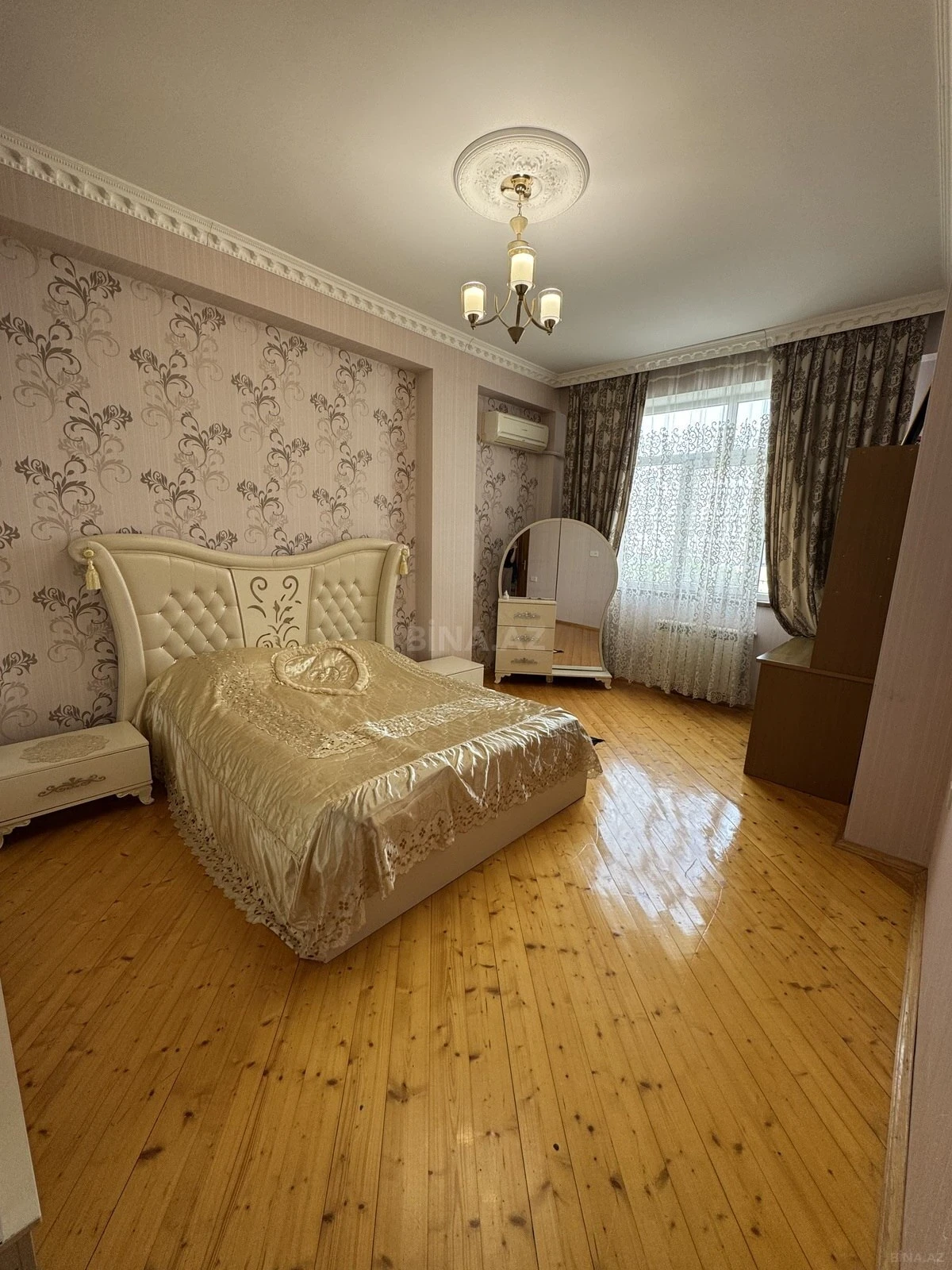Satılır 3 otaqlı mənzil 95 m²