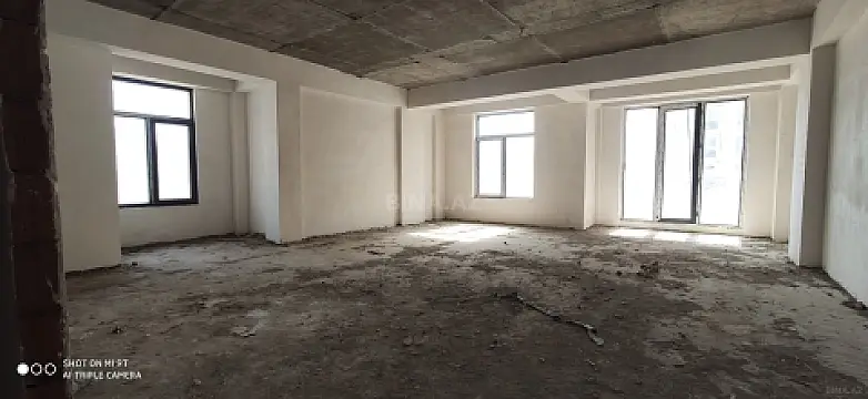 Satılır 3 otaqlı mənzil 121 m²