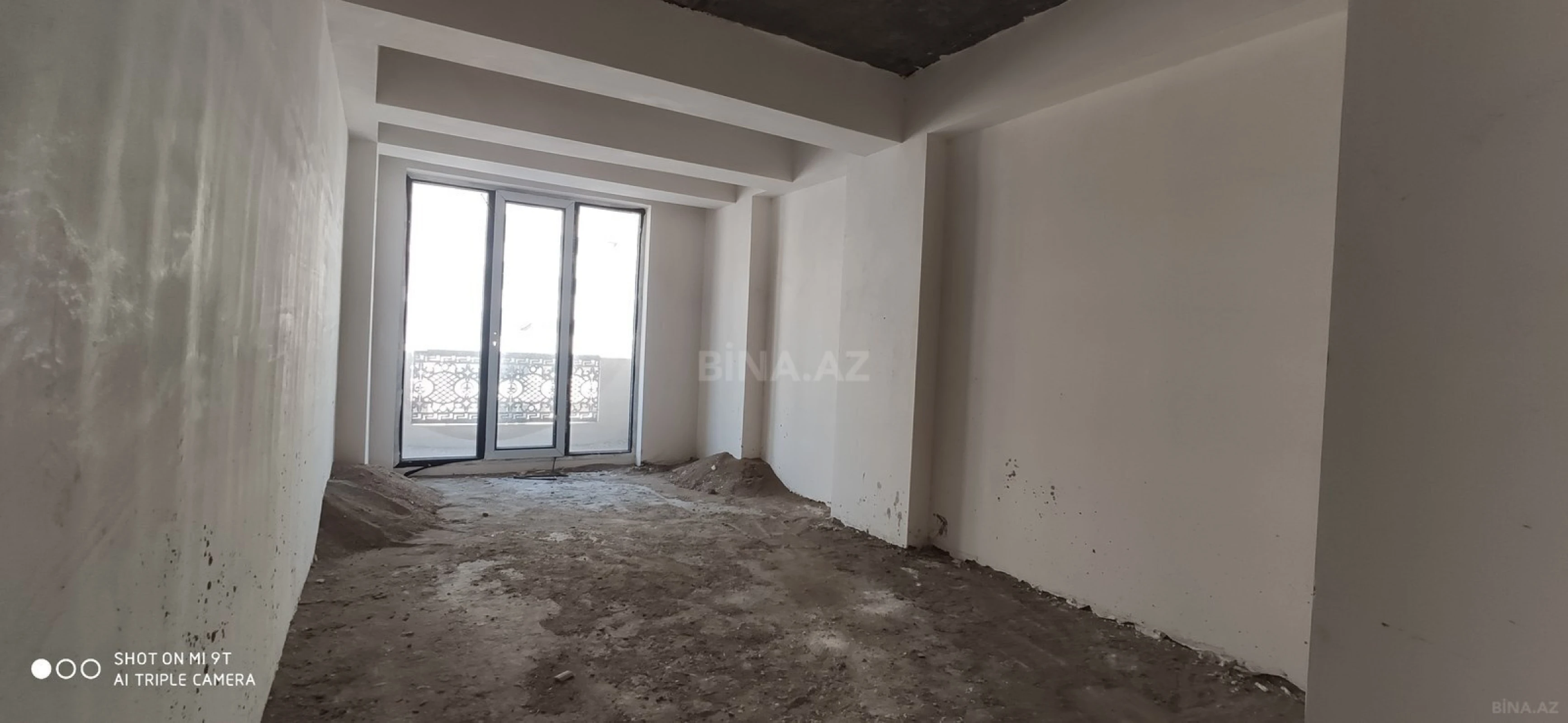 Satılır 3 otaqlı mənzil 121 m²