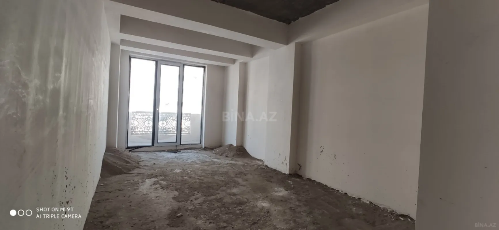 Satılır 3 otaqlı mənzil 121 m²