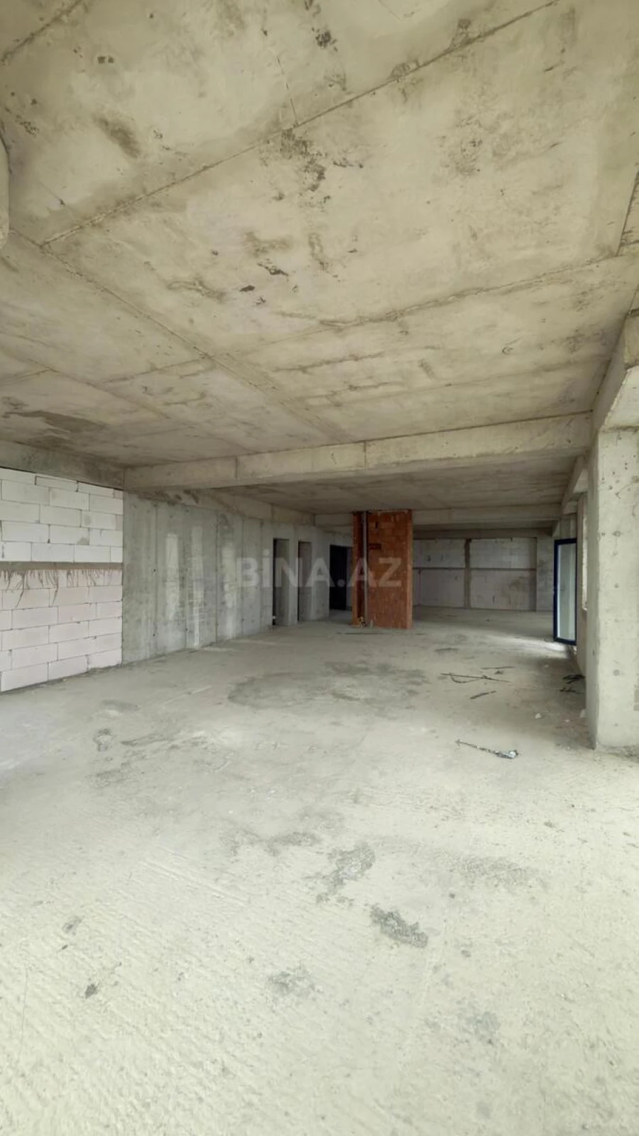 Satılır 4 otaqlı mənzil 185 m²