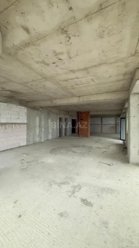 Satılır 4 otaqlı mənzil 185 m²