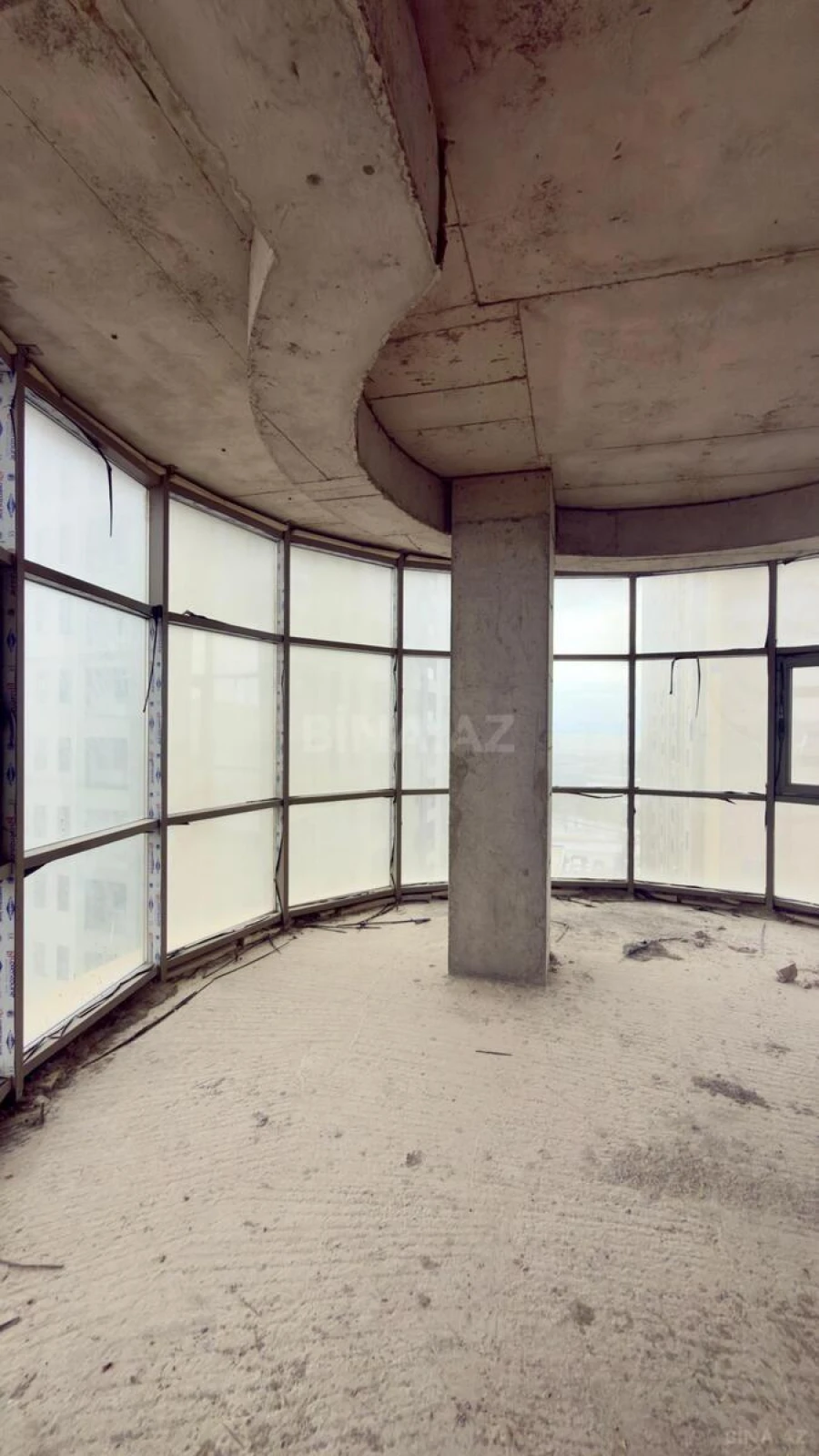 Satılır 4 otaqlı mənzil 185 m²