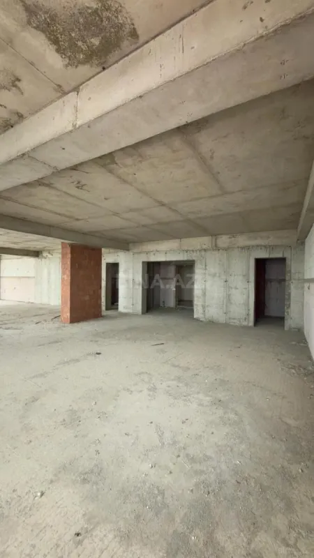 Satılır 4 otaqlı mənzil 185 m²