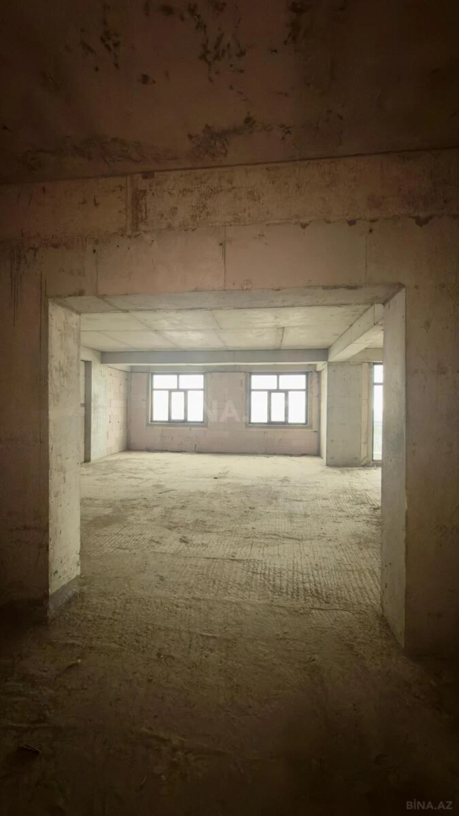 Satılır 4 otaqlı mənzil 185 m²