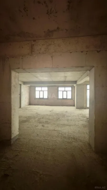 Satılır 4 otaqlı mənzil 185 m²