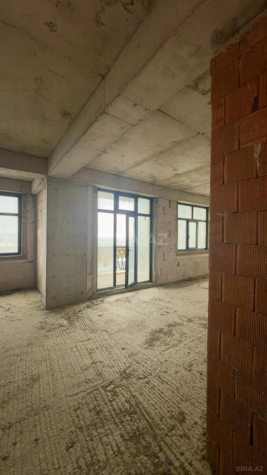 Satılır 4 otaqlı mənzil 185 m²