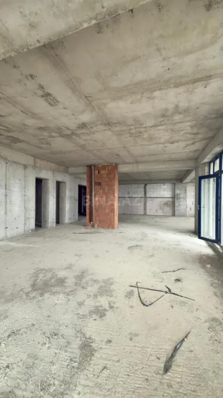 Satılır 4 otaqlı mənzil 185 m²