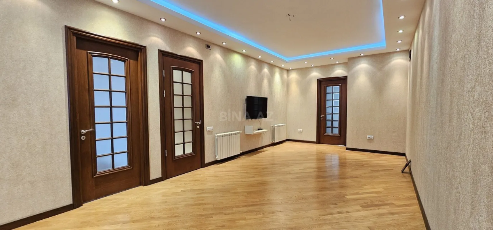 Satılır 6 otaqlı mənzil 320 m²