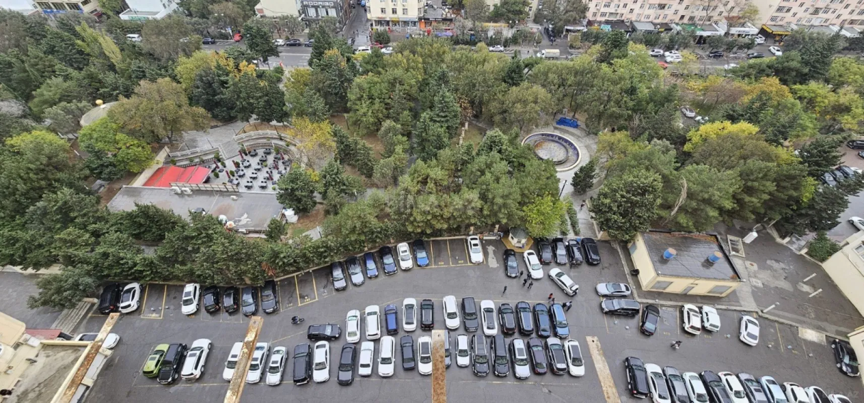 Satılır 6 otaqlı mənzil 320 m²