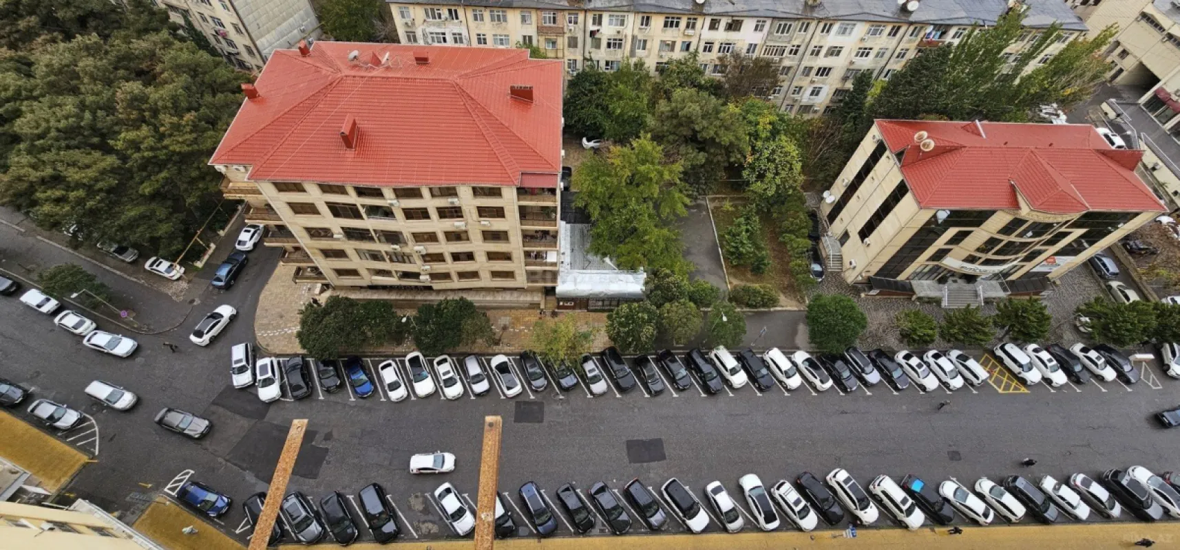 Satılır 6 otaqlı mənzil 320 m²