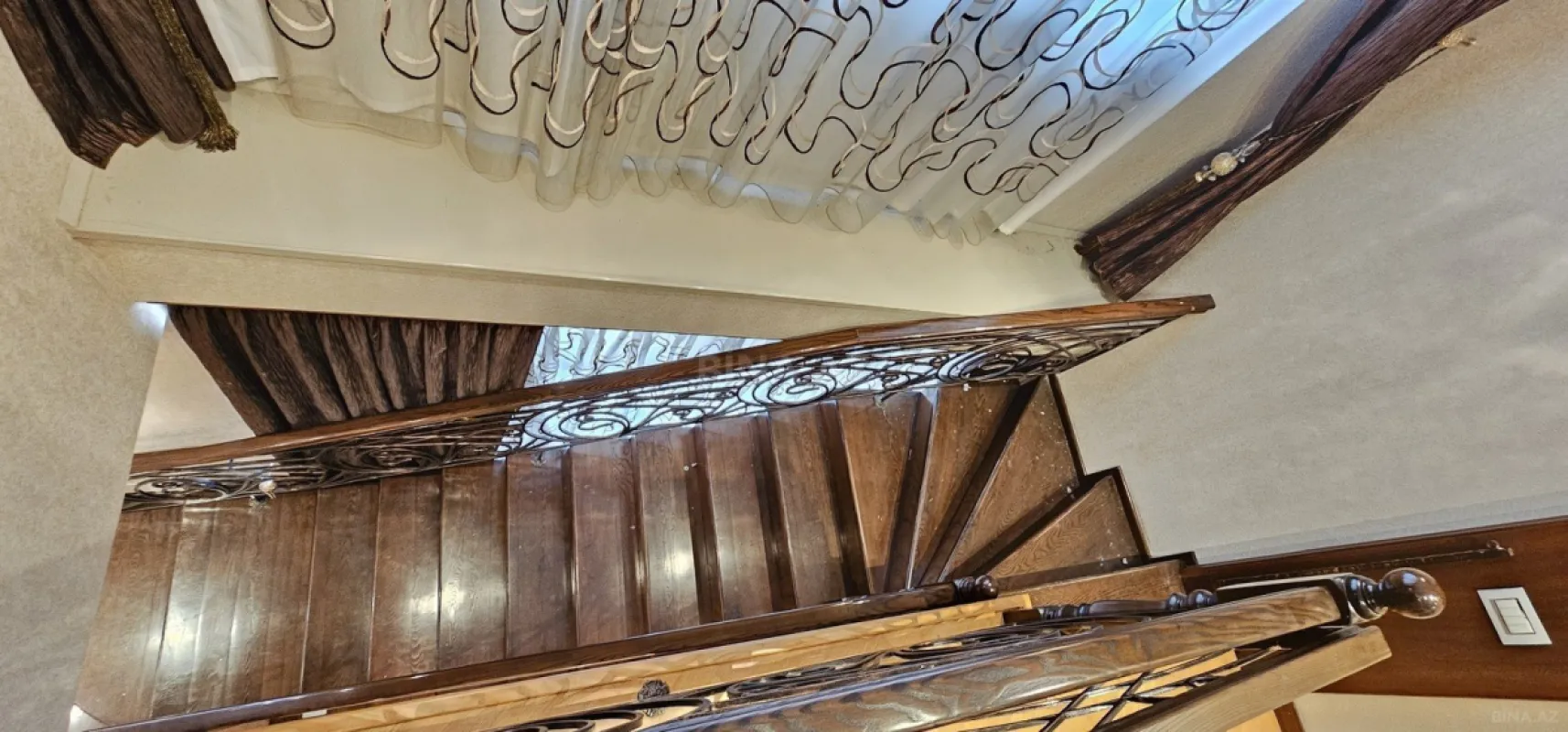 Satılır 6 otaqlı mənzil 320 m²