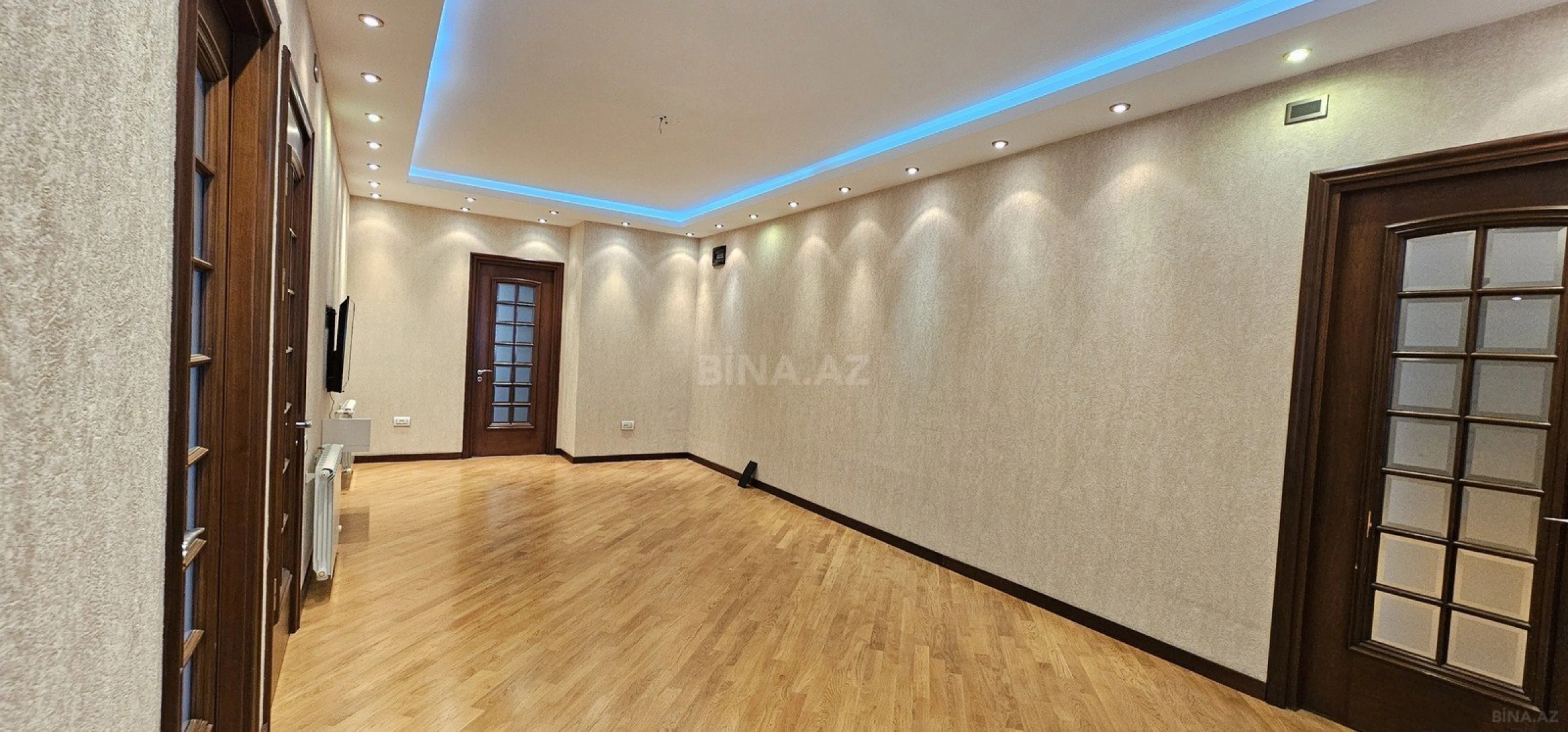 Satılır 6 otaqlı mənzil 320 m²