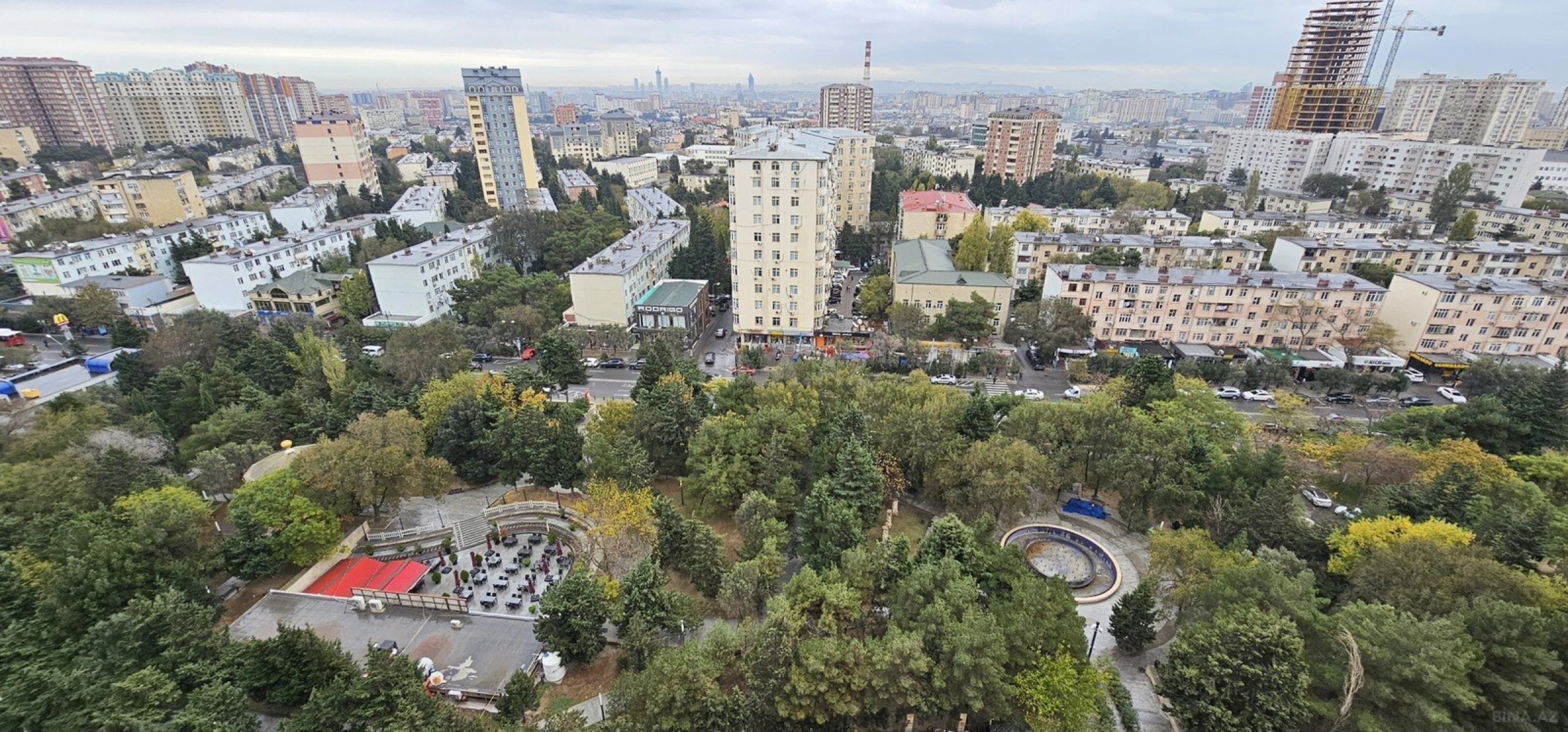 Satılır 6 otaqlı mənzil 320 m²