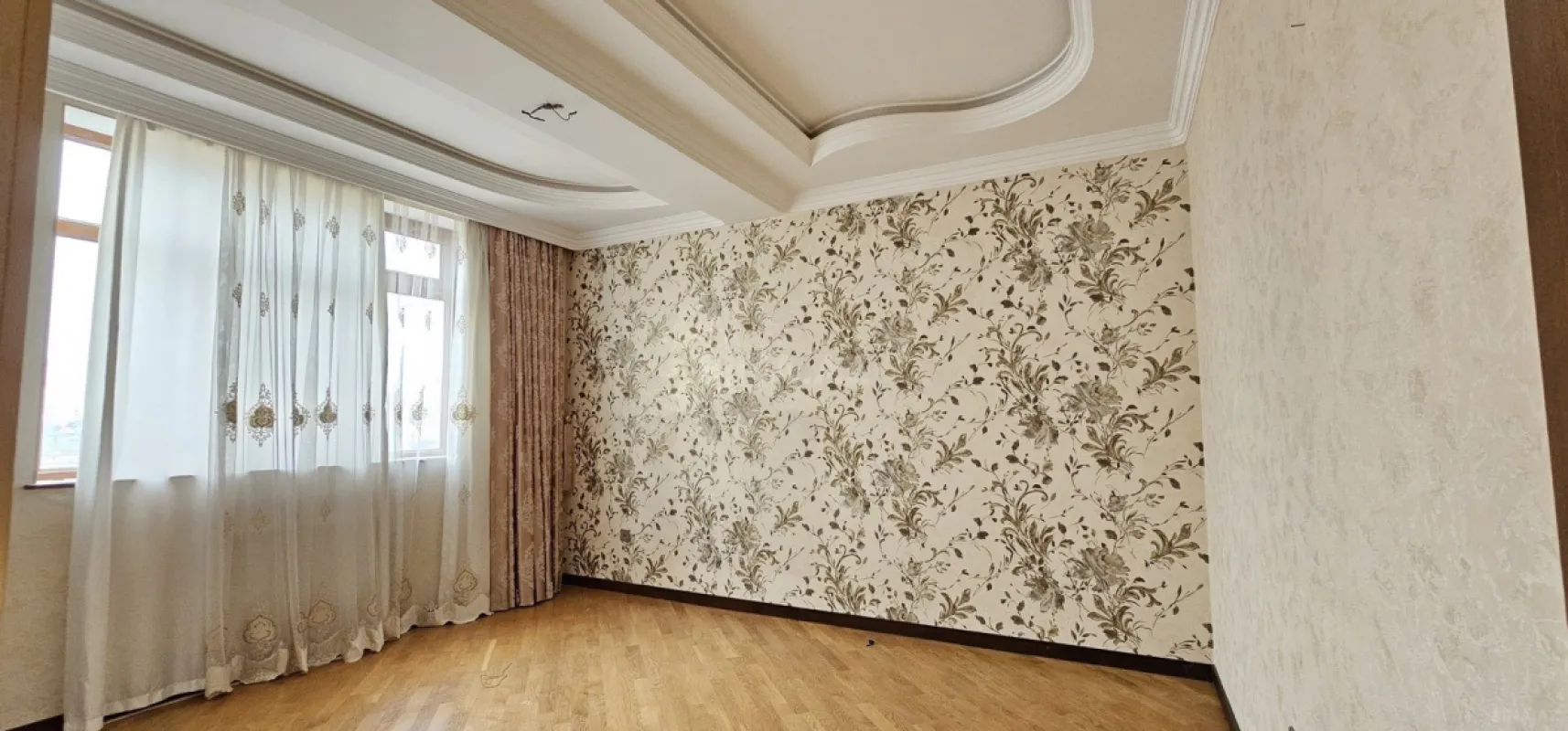 Satılır 6 otaqlı mənzil 320 m²