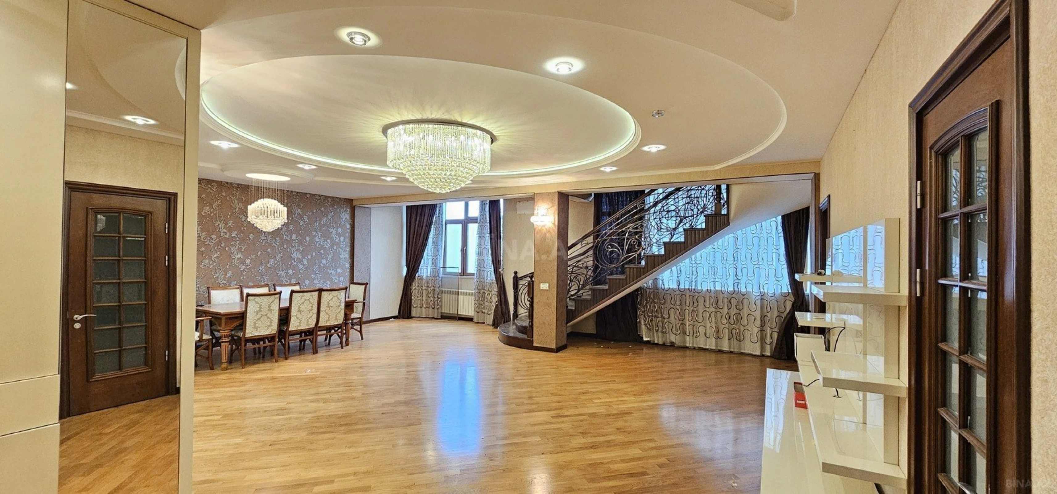 Satılır 6 otaqlı mənzil 320 m²