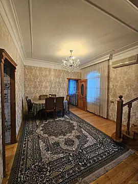 Satılır 6 otaqlı həyət evi 254.8 m²