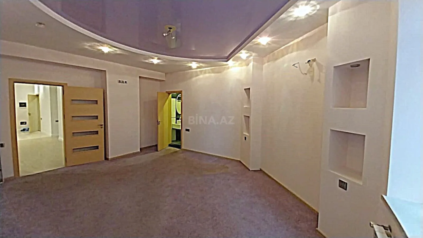 Satılır 4 otaqlı mənzil 210 m²