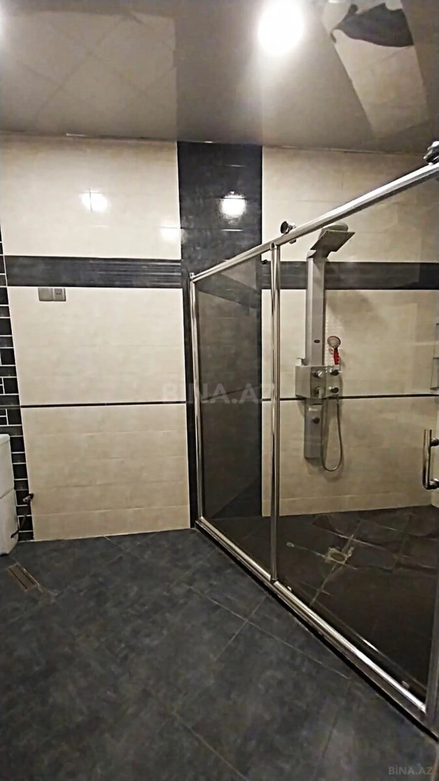 Satılır 4 otaqlı mənzil 210 m²