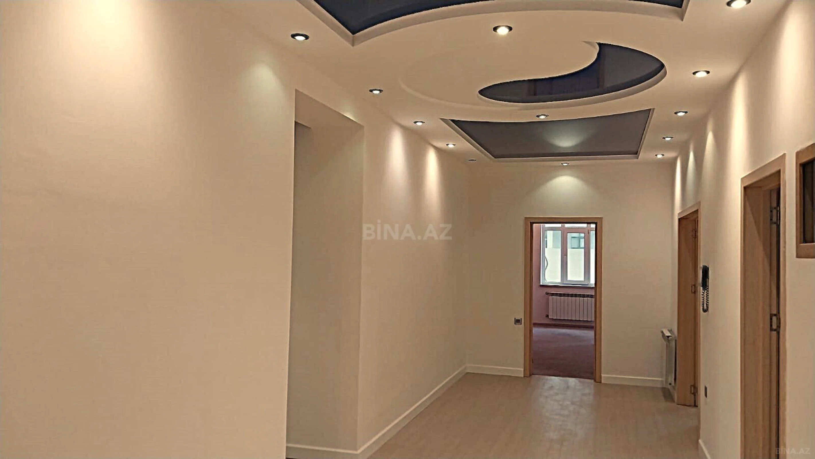 Satılır 4 otaqlı mənzil 210 m²