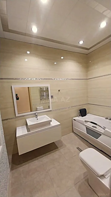 Satılır 4 otaqlı mənzil 210 m²