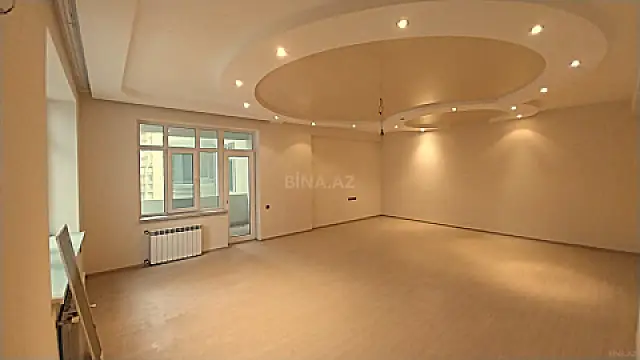 Satılır 4 otaqlı mənzil 210 m²