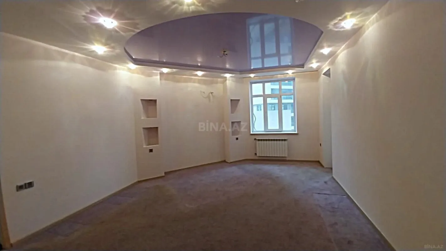 Satılır 4 otaqlı mənzil 210 m²
