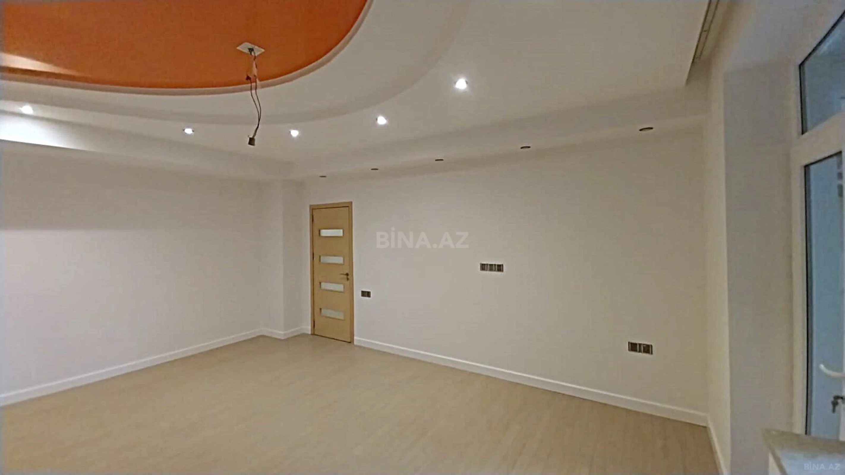 Satılır 4 otaqlı mənzil 210 m²