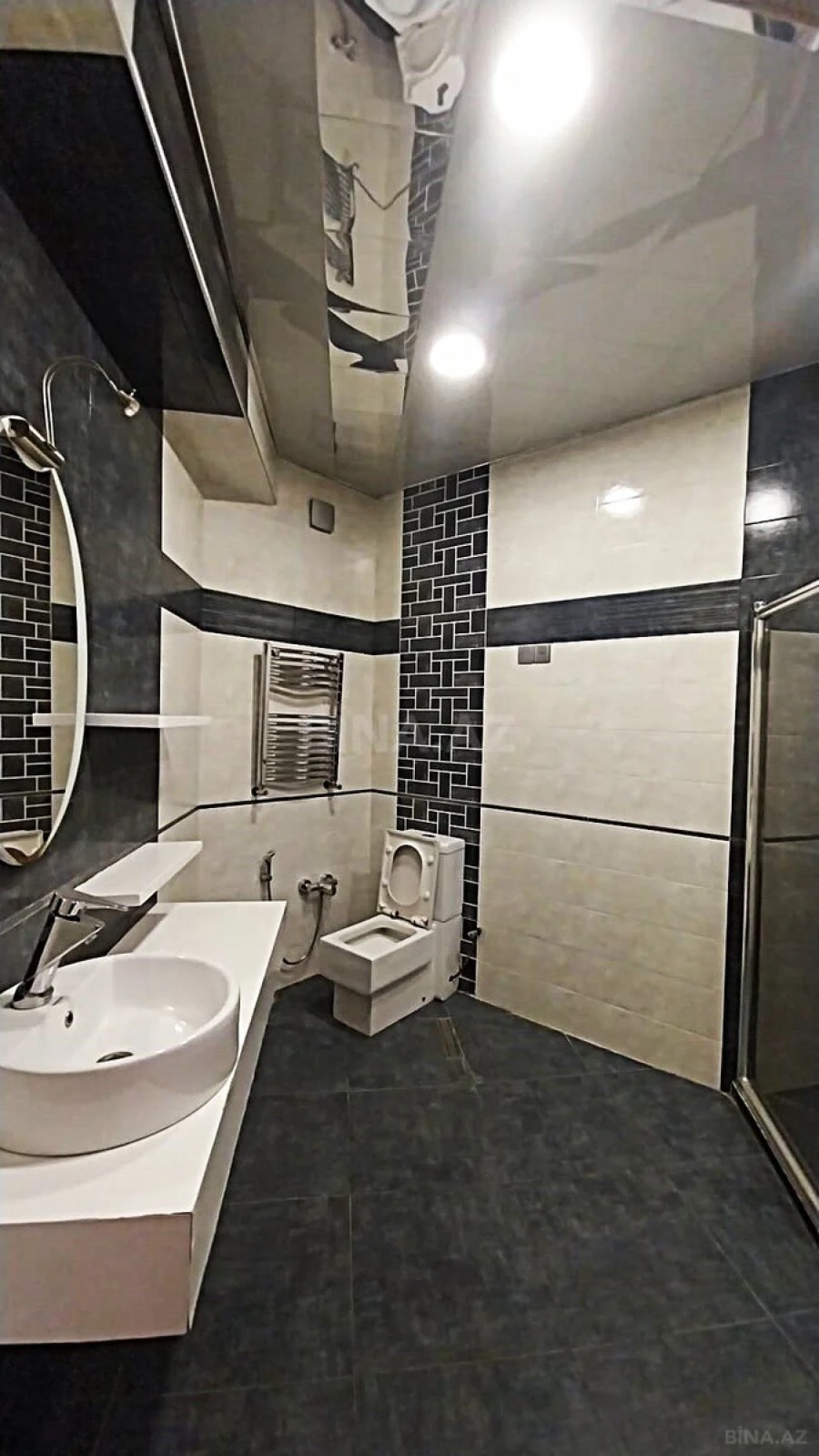 Satılır 4 otaqlı mənzil 210 m²