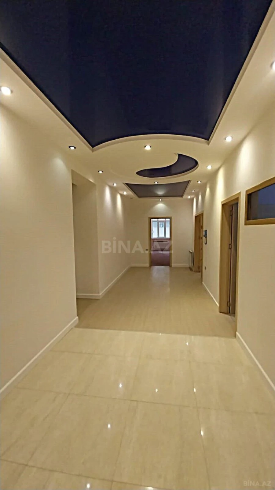 Satılır 4 otaqlı mənzil 210 m²