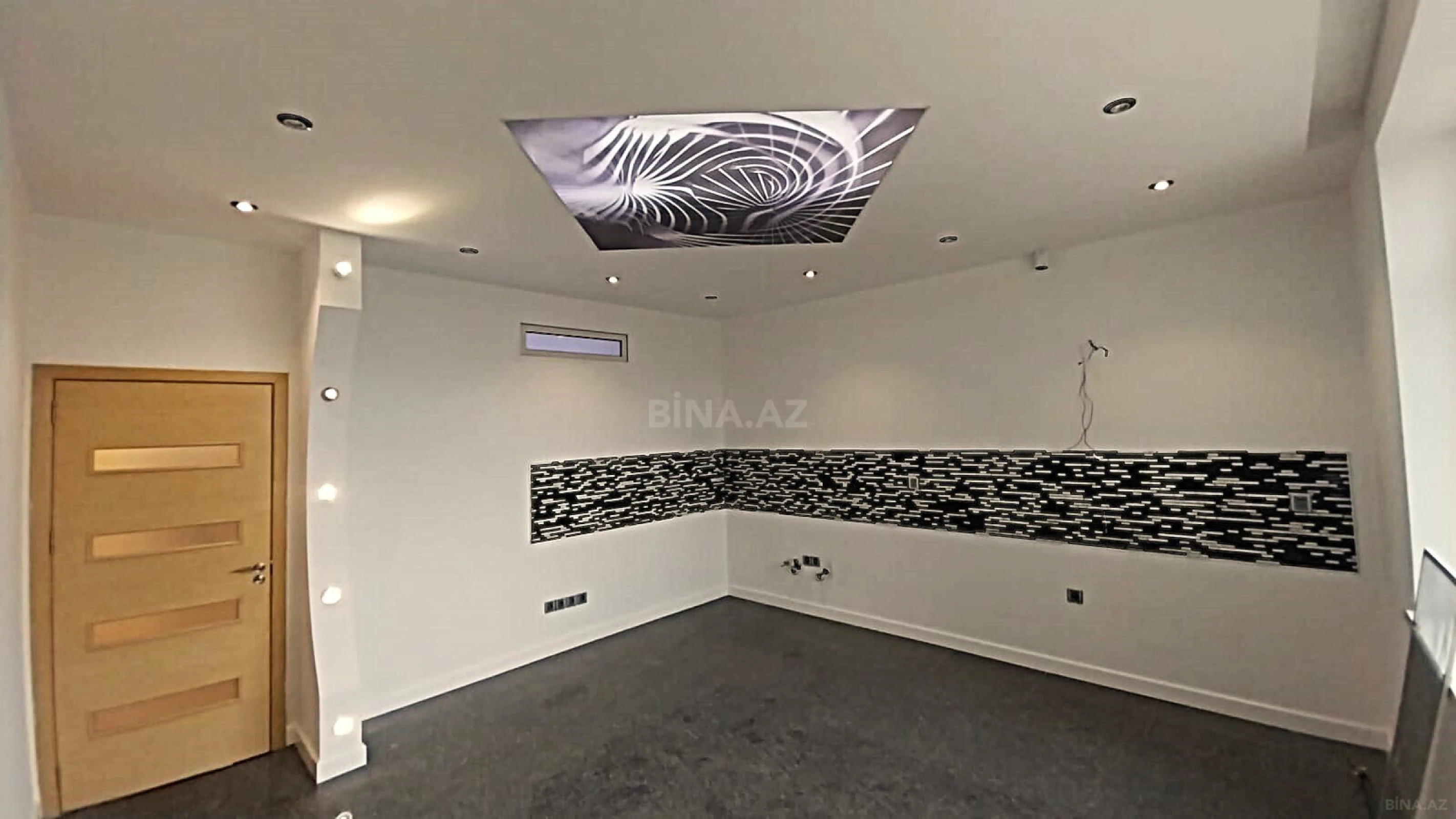 Satılır 4 otaqlı mənzil 210 m²