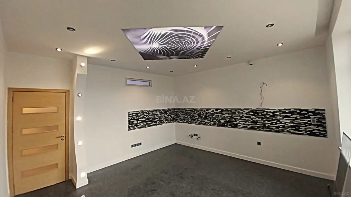 Satılır 4 otaqlı mənzil 210 m²