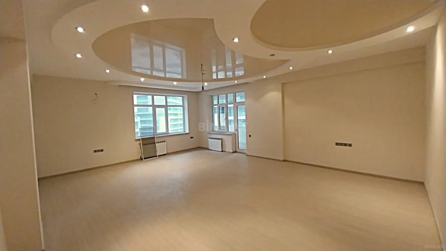 Satılır 4 otaqlı mənzil 210 m²