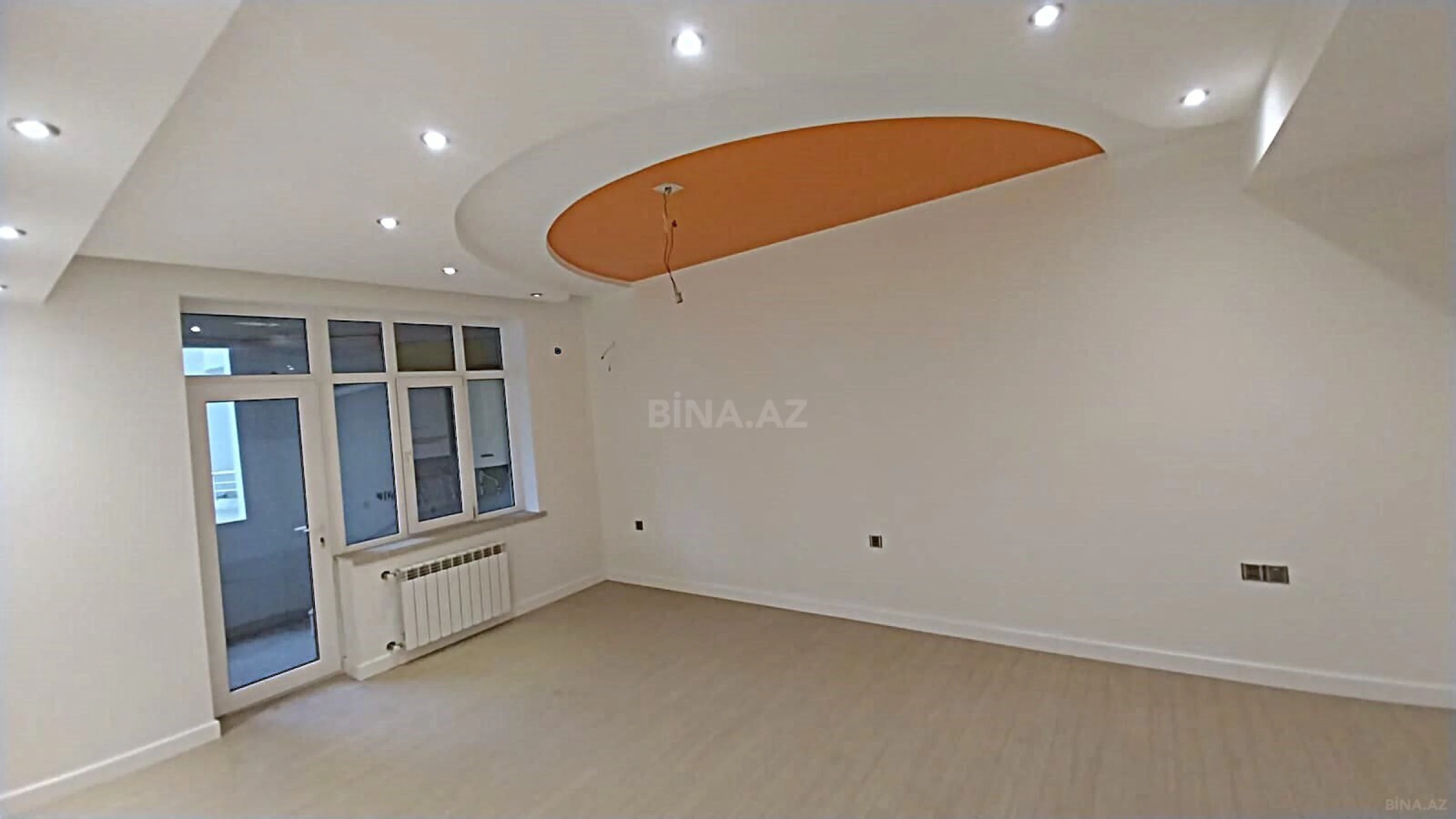 Satılır 4 otaqlı mənzil 210 m²
