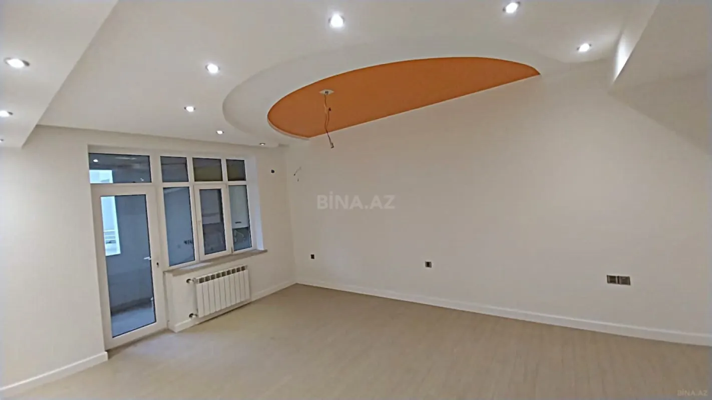 Satılır 4 otaqlı mənzil 210 m²