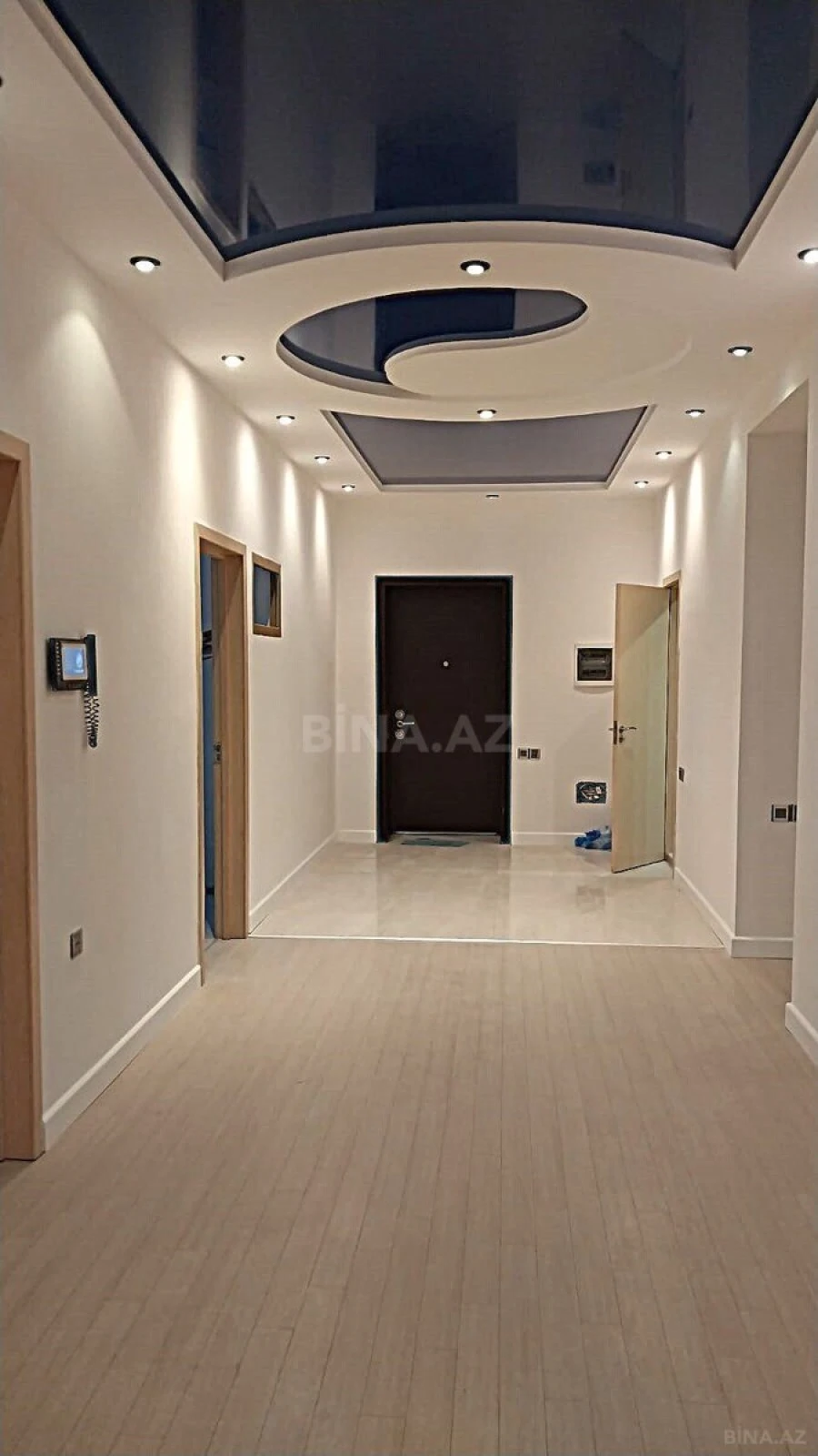 Satılır 4 otaqlı mənzil 210 m²