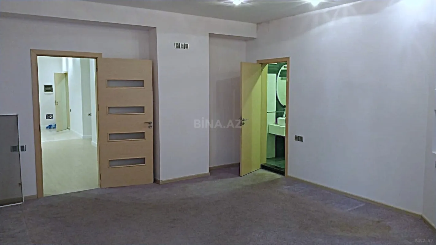Satılır 4 otaqlı mənzil 210 m²