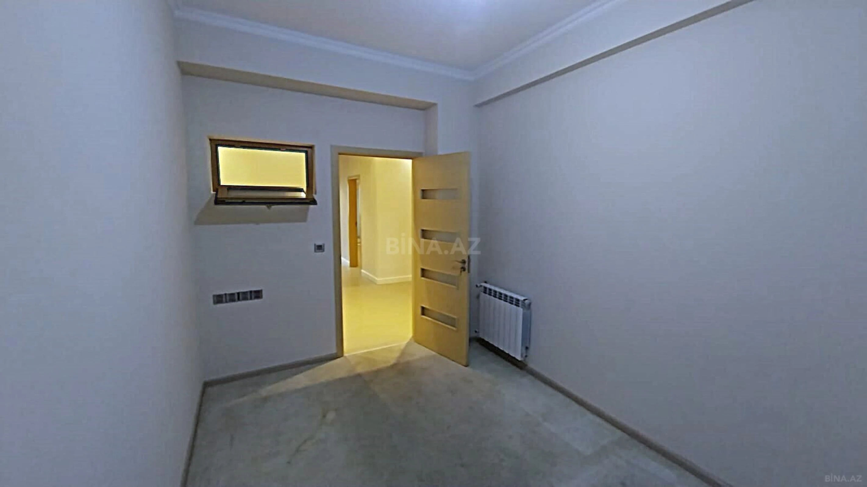 Satılır 4 otaqlı mənzil 210 m²