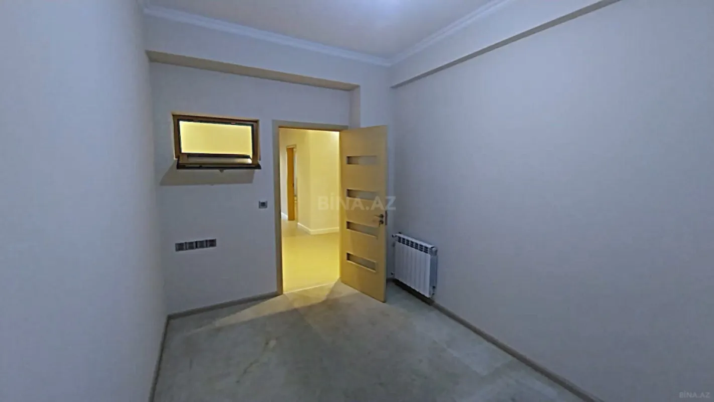 Satılır 4 otaqlı mənzil 210 m²