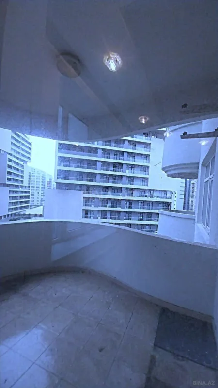 Satılır 4 otaqlı mənzil 210 m²