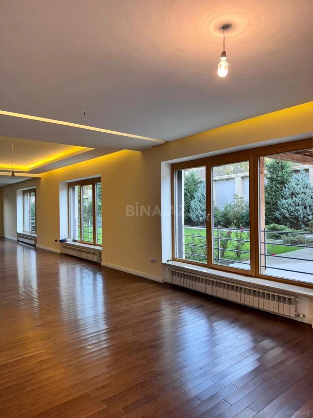 Satılır 11 otaqlı həyət evi 1100 m²