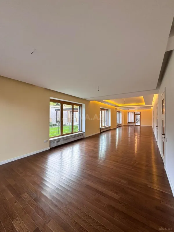 Satılır 11 otaqlı həyət evi 1100 m²