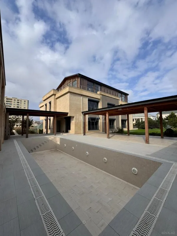 Satılır 11 otaqlı həyət evi 1100 m²