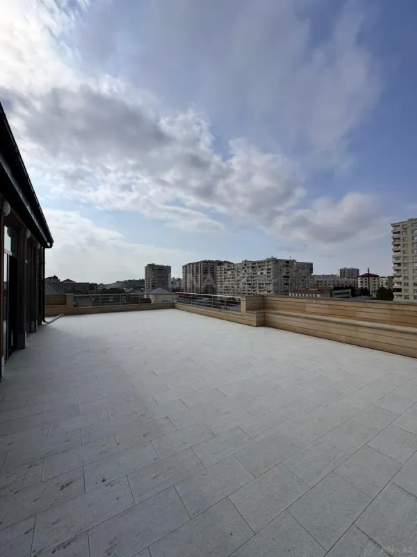 Satılır 11 otaqlı həyət evi 1100 m²